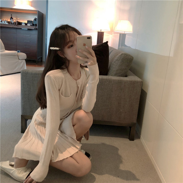 Rochie scurta tricotata plisata cu nasturi