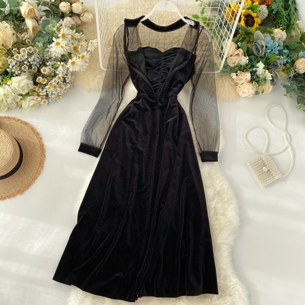 Μοντέρνο γυναικείο βελούδινο μαύρο φόρεμα