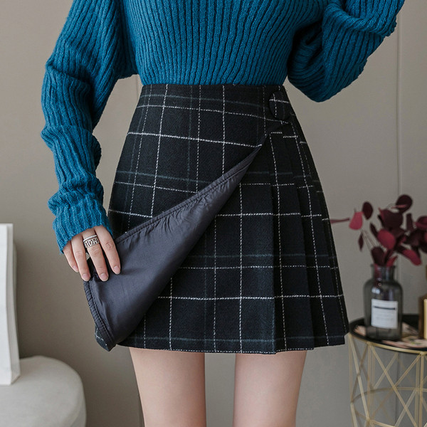 Модерна дамска карирана пола в зелен,сив и черен цвят