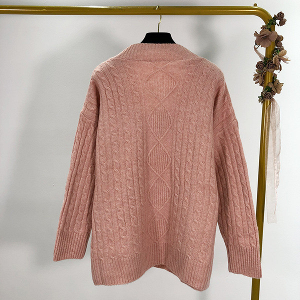 Pulover lat cu decolteu spitz în gri, verde și roz