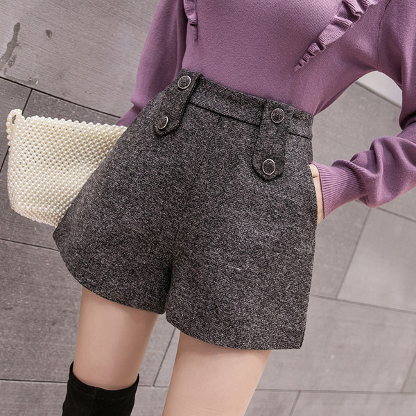 Pantaloni scurti moderni de dama cu buzunare in trei culori