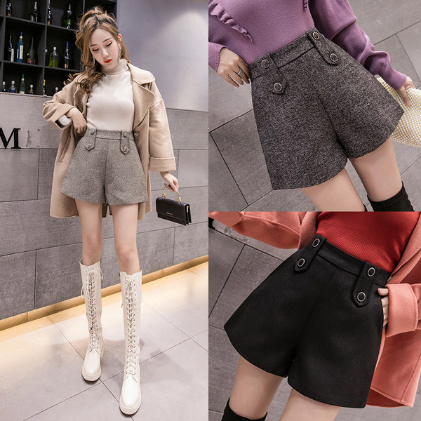 Pantaloni scurti moderni de dama cu buzunare in trei culori