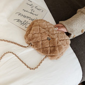 Modern női pehelytáska lánccal több színben