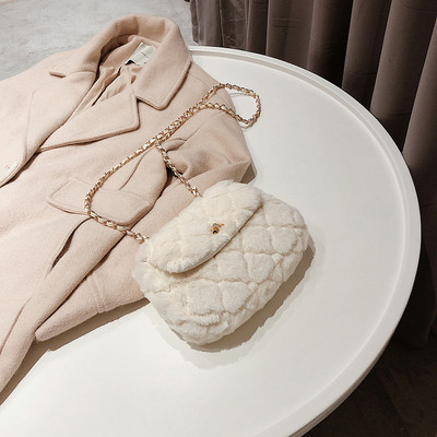 Modern női pehelytáska lánccal több színben