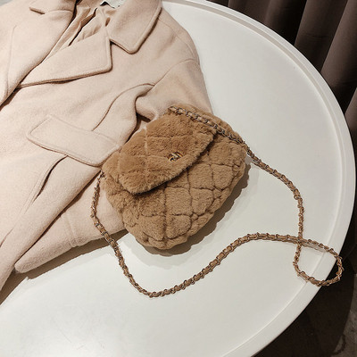 Modern női pehelytáska lánccal több színben