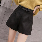 Pantaloni scurți moderni de damă cu talie înaltă și nasturi în negru, gri și maro