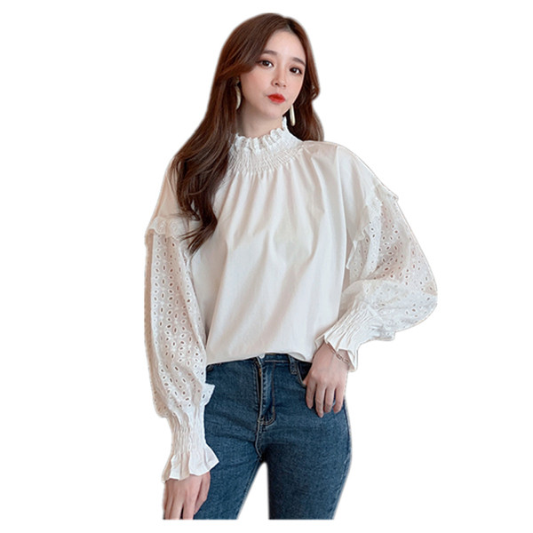 Cămașă modernă de damă cu guler înalt de culoare albă și mâneci largi