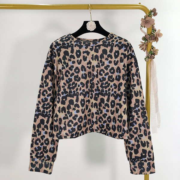 Σύντομη φαρδιά μπλούζα με ζωικό τύπωμα