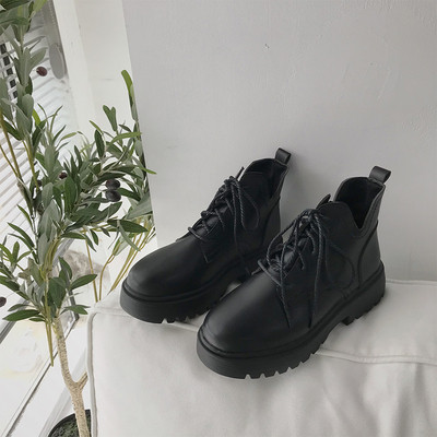 Καθημερινές γυναικείες μπότες με σκληρή σόλα σε μαύρο χρώμα - δύο μοντέλα