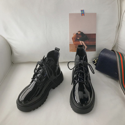 Καθημερινές γυναικείες μπότες με σκληρή σόλα σε μαύρο χρώμα - δύο μοντέλα