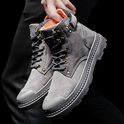 Μοντέρνες χειμερινές μπότες ανδρών με κορδόνια και παχιά σόλα σε γκρι, μπεζ και μαύρο χρώμα