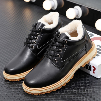 Μοντέρνες χειμερινές ανδρικές μπότες με μαλακή επένδυση και κορδόνια σε μαύρο και καφέ χρώμα
