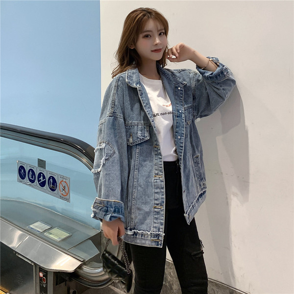 Μοντέρνο  γυναικείο μακρύ τζιν μπουφάν με κουμπιά σε μπλε χρώμα