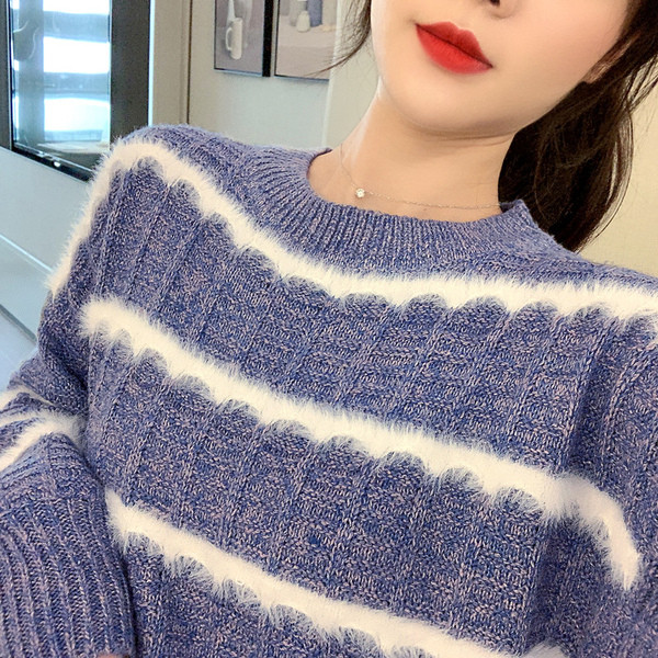 Pulover de dama cu decolteu oval si puf in trei culori