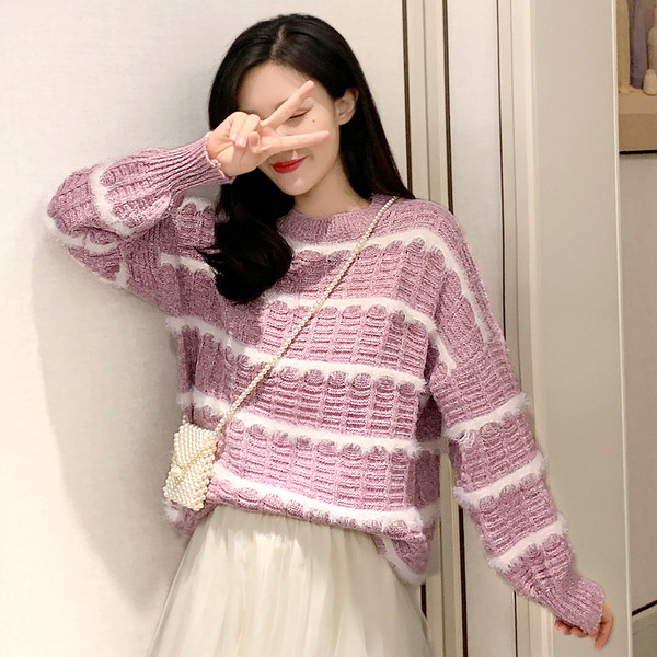 Pulover de dama cu decolteu oval si puf in trei culori