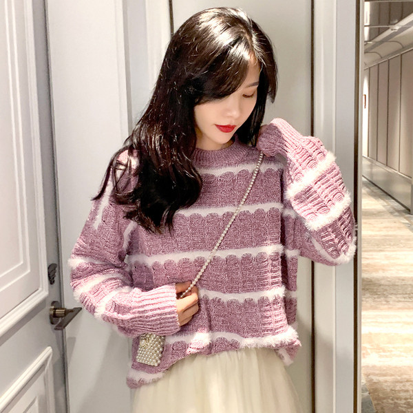 Pulover de dama cu decolteu oval si puf in trei culori