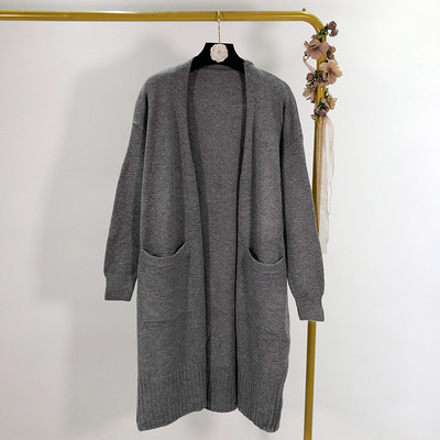 Vestă lungă fără închidere în gri, albastru și bej