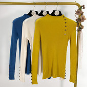 Γυναικεία σλιμ μπλούζα σε κίτρινο, λευκό και μπλε χρώμα με κουμπιά