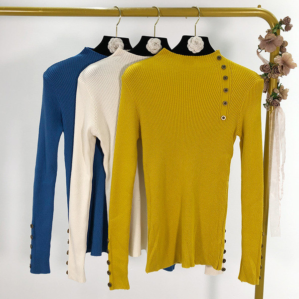 Γυναικεία σλιμ μπλούζα σε κίτρινο, λευκό και μπλε χρώμα με κουμπιά