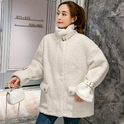 Νέο μοντέρνο μοντέρνο γυναικείο παλτό με ζώνη και τσέπες σε λευκό χρώμα