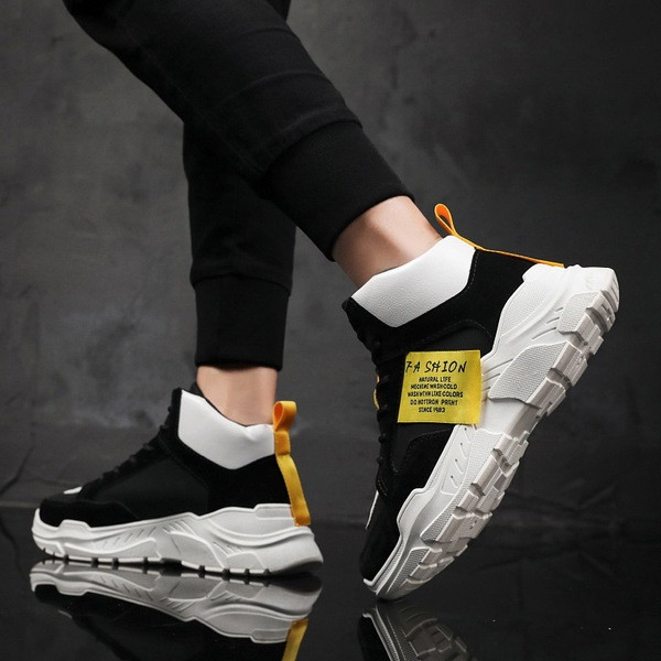 Alkalmi férfi tornacipő vastag talppal és fűzővel fehér és fekete színben