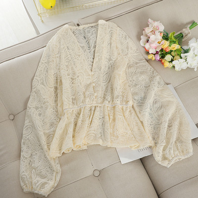 Μοντέρνο γυναικείο πουκάμισο με δαντέλα με κουμπιά σε τρία χρώματα