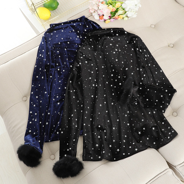 Μοντέρνα γυναικεία βελούδινη μπλούζα σε μπλε και μαύρο χρώμα