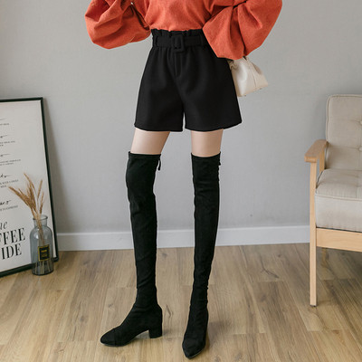 Pantaloni scurti moderni de dama cu talie inalta in bej, maro si negru