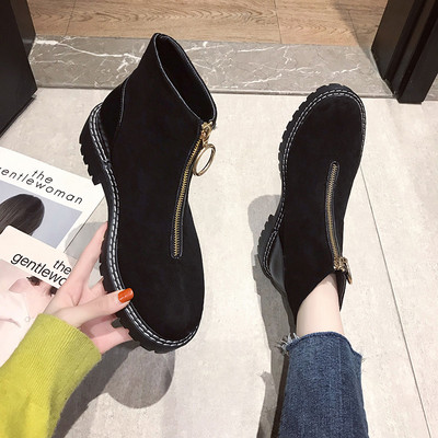 Γυναικεία μοντέρνα βελούδινα παπούτσια με φερμουάρ σε μαύρο χρώμα