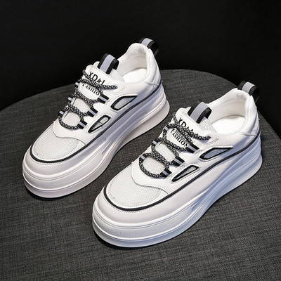 Modern női tornacipő magas talppal, színes nyakkendőkkel