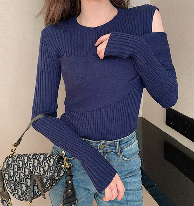 Γυναικεία μπλούζα σε μπλε και άσπρο χρώμα με οβάλ λαιμόκοψη