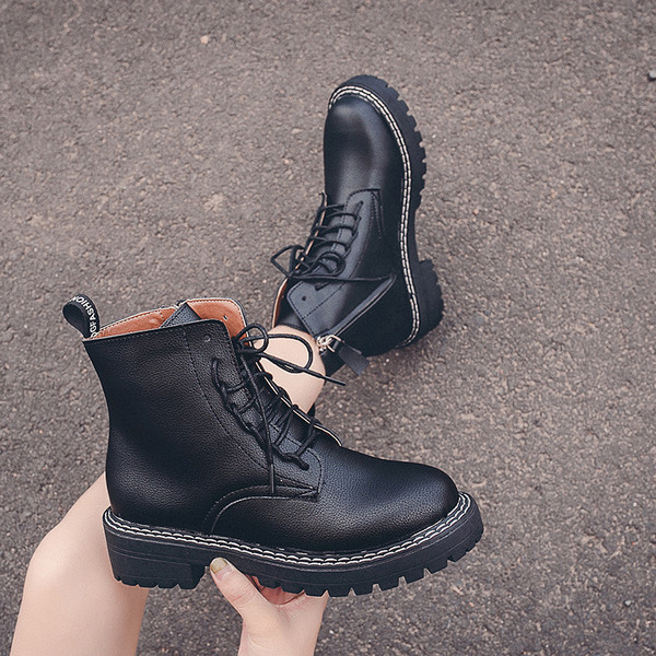 Alkalmi női bőrcsizma fehér és fekete fűzővel