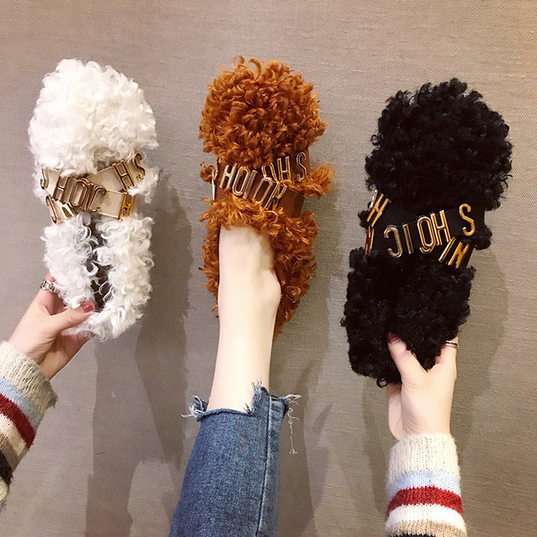 Női alkalmi cipő új modellje fém elemmel, három színben