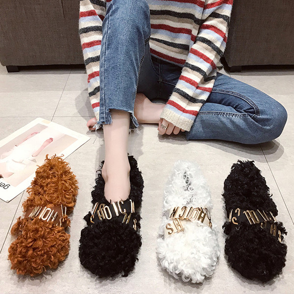 Női alkalmi cipő új modellje fém elemmel, három színben