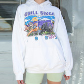 Νέο μοντέλο καθημερινό γυναικείο φούτερ με εκτύπωση και κουκούλα σε λευκό χρώμα