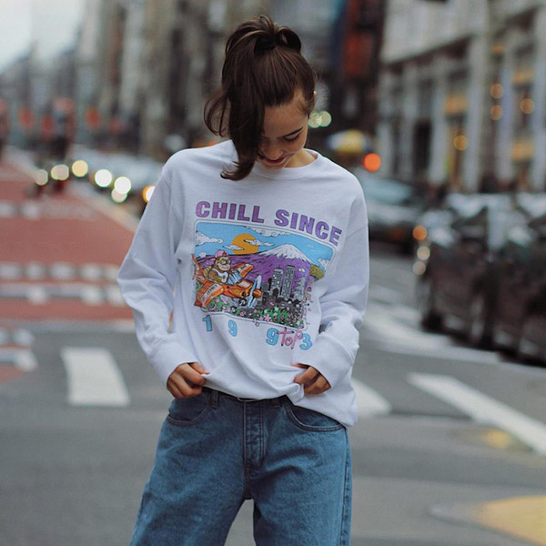 Νέο μοντέλο καθημερινό γυναικείο φούτερ με εκτύπωση και κουκούλα σε λευκό χρώμα