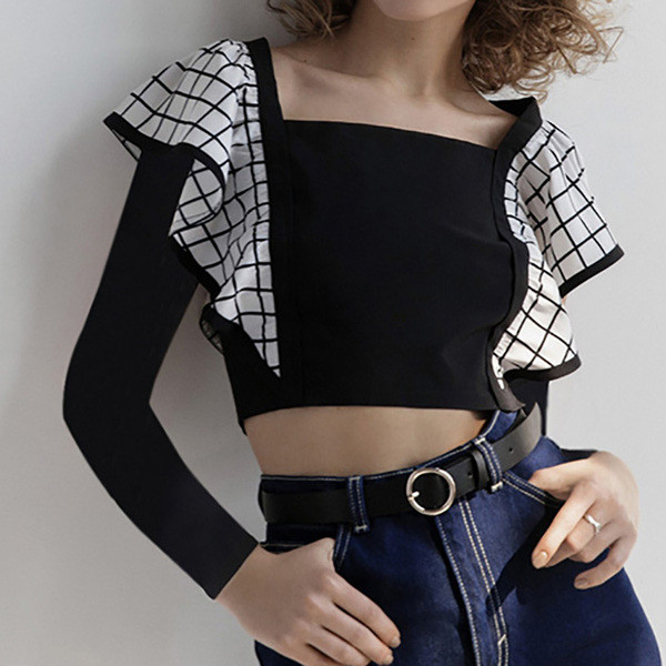 Μοντέρνα γυναικεία μπλούζα με τετράγωνη λαιμόκοψη σε μαύρο χρώμα