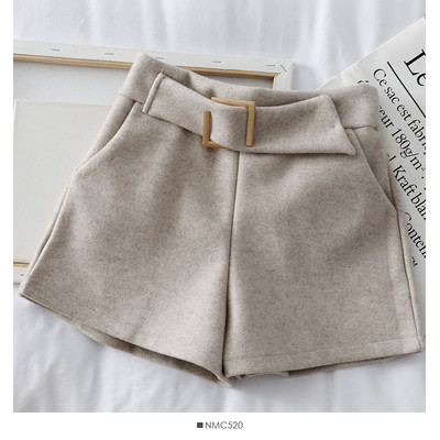 Pantaloni scurti moderni de dama cu element metalic si talie inalta