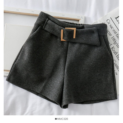 Pantaloni scurti moderni de dama cu element metalic si talie inalta