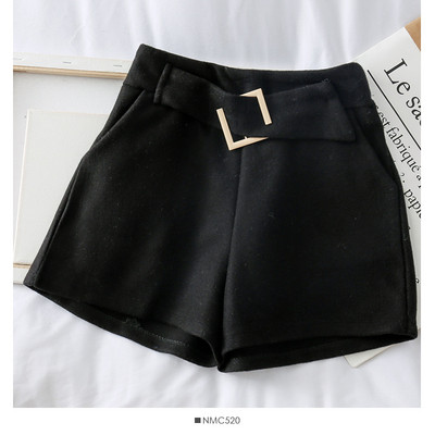 Pantaloni scurti moderni de dama cu element metalic si talie inalta