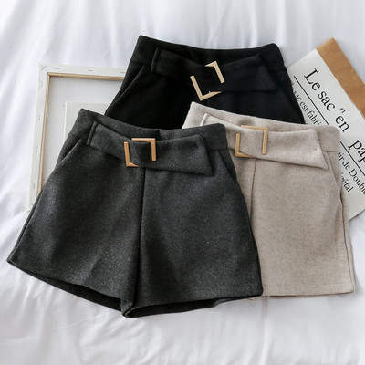 Pantaloni scurti moderni de dama cu element metalic si talie inalta