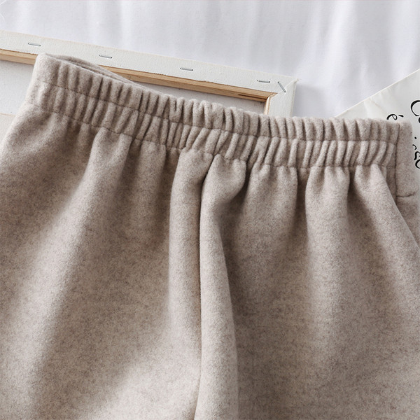 Pantaloni scurti moderni de dama cu element metalic si talie inalta