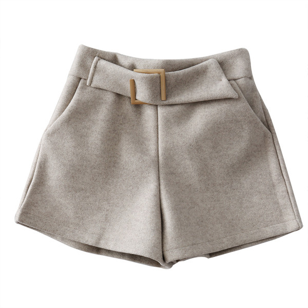 Pantaloni scurti moderni de dama cu element metalic si talie inalta