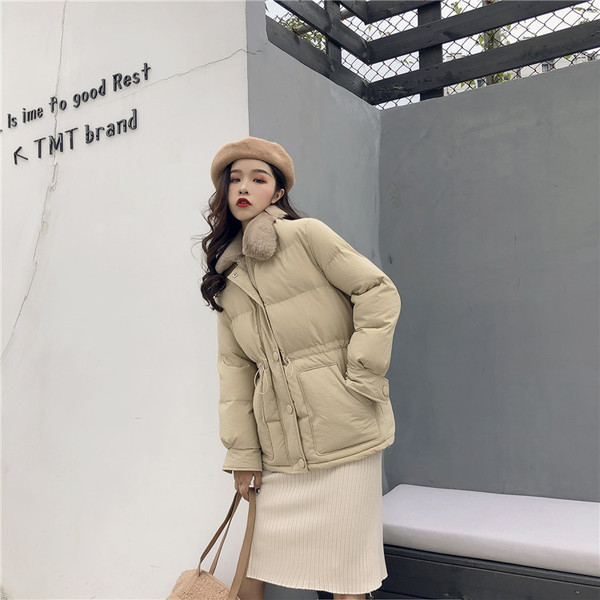 Palton de iarnă de damă cu buzunare și guler în puf