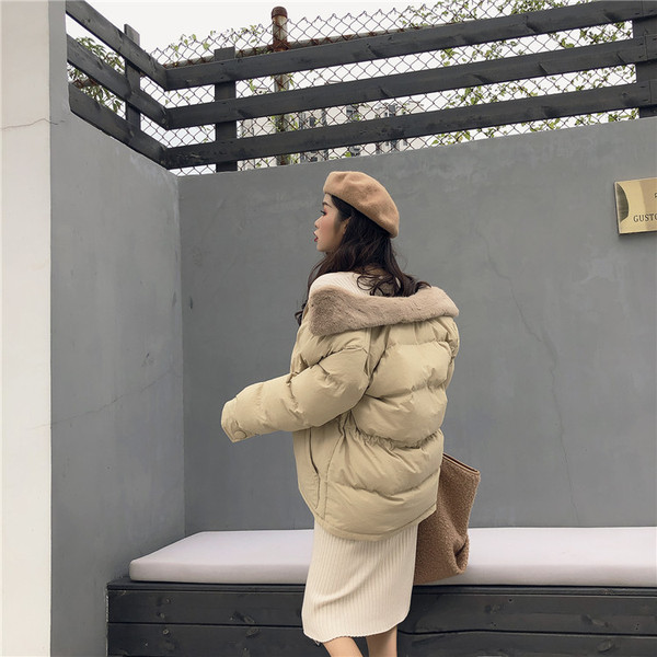 Palton de iarnă de damă cu buzunare și guler în puf