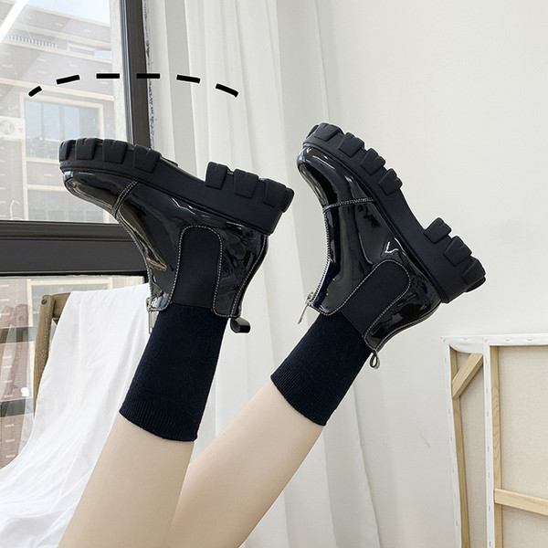 Ghete de dama moderne cu fermoar si talpa aspra - doua modele