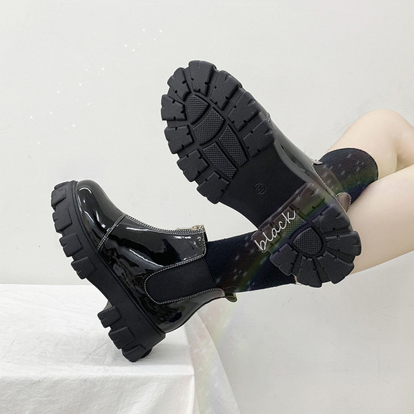 Ghete de dama moderne cu fermoar si talpa aspra - doua modele