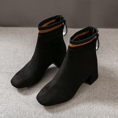 Ghete de dama moderne din piele intoarsa cu toc gros in negru si bej