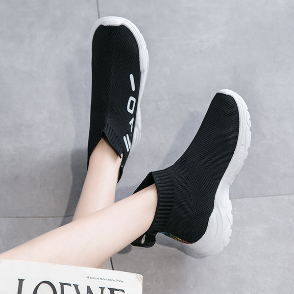 Casual γυναικεία αθλητικά παπούτσια με πολύχρωμες εφαρμογές