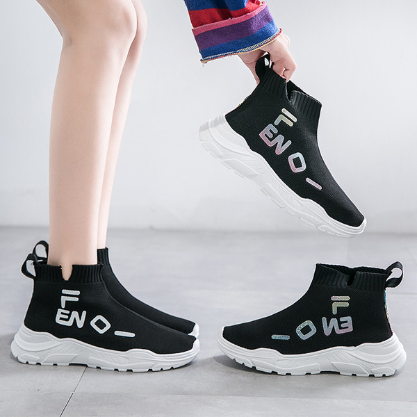 Casual γυναικεία αθλητικά παπούτσια με πολύχρωμες εφαρμογές